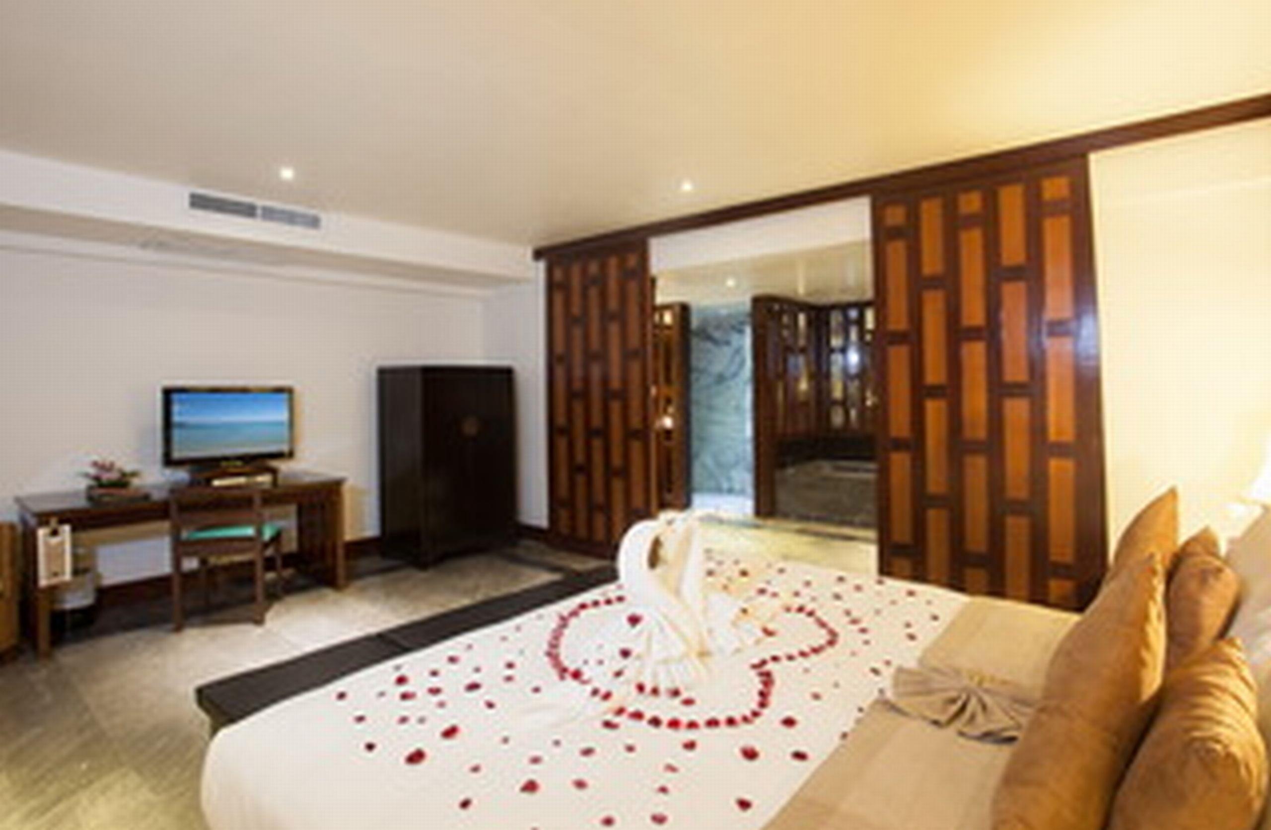 Baan Yin Dee Boutique Resort Phuket - Sha Plus Patong Exterior foto